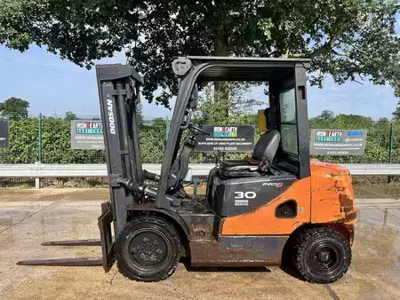 Diesel Forklifts 2011  Doosan D30S-5 Forklift (1)