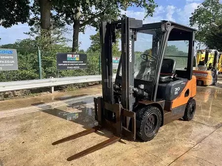 Diesel Forklifts 2011  Doosan D30S-5 Forklift (2)