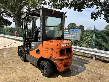 Diesel Forklifts 2011  Doosan D30S-5 Forklift (3)