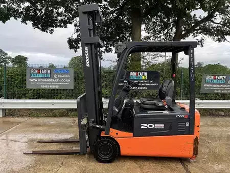 Dieselový VZV 2015  Doosan B20T-5 Forklift (1)
