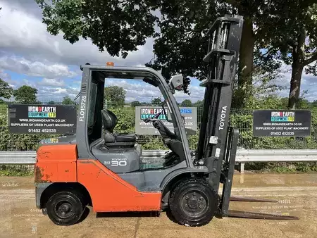 Dieselový VZV 2015  Toyota 02-8FDF30 Forklift (4)