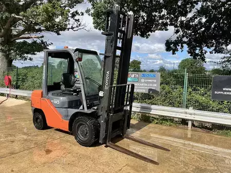 Dieselový VZV 2015  Toyota 02-8FDF30 Forklift (5)