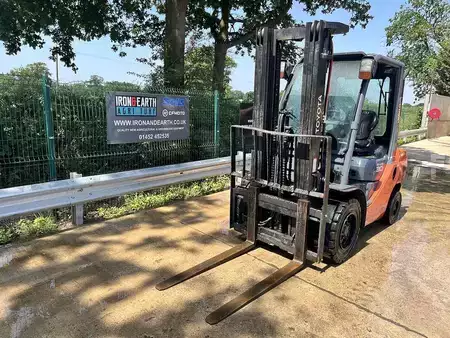 Dieselový VZV 2015  Toyota 02-8FDF30 Forklift (2)