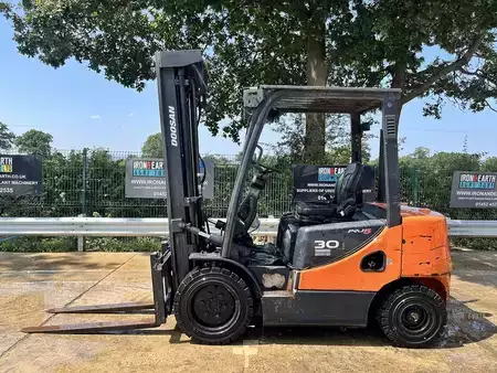 Carrelli elevatori diesel 2014  Doosan D30S-5 Forklift (1)