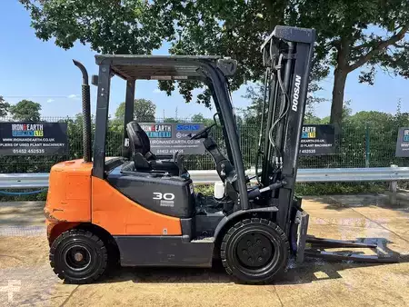 Carrelli elevatori diesel 2014  Doosan D30S-5 Forklift (4)