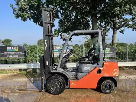 Dieselový VZV 2016  Toyota 02-8FDF30 Forklift (1)