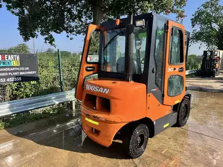Carrelli elevatori diesel 2011  Doosan D30S-5 Forklift (6)