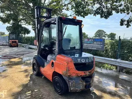 Dieselový VZV 2016  Toyota 02-8FDF30 Forklift (3)