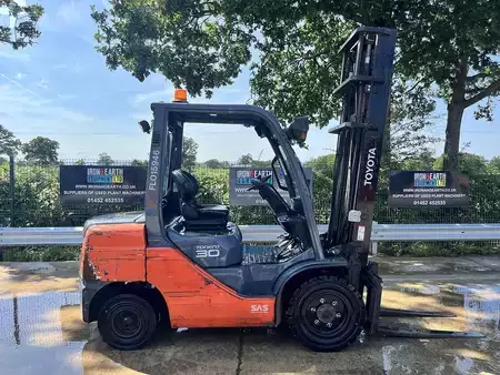 Dieselový VZV 2016  Toyota 02-8FDF30 Forklift (4)