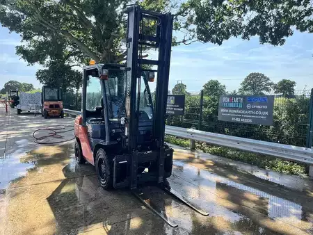 Dieselový VZV 2016  Toyota 02-8FDF30 Forklift (5)