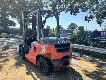 Wózki widłowe diesel 2015  Toyota 40-8FD40N Forklift (3)