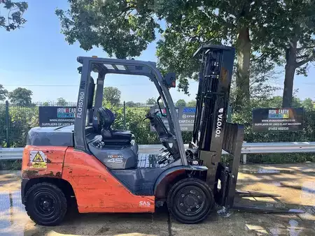 Wózki widłowe diesel 2015  Toyota 40-8FD40N Forklift (4)