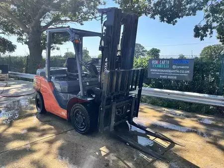 Wózki widłowe diesel 2015  Toyota 40-8FD40N Forklift (5)