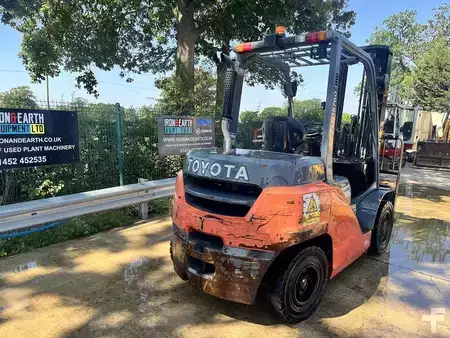 Wózki widłowe diesel 2015  Toyota 40-8FD40N Forklift (6)