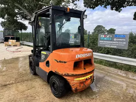 Carrelli elevatori diesel 2011  Doosan D30S-5 Forklift (3)