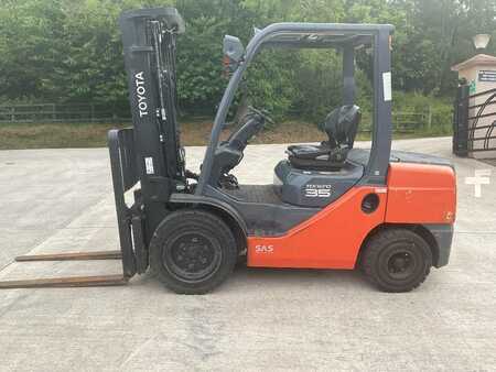 Diesel heftrucks 2016  Toyota 02-8 FDJF 35 (1)
