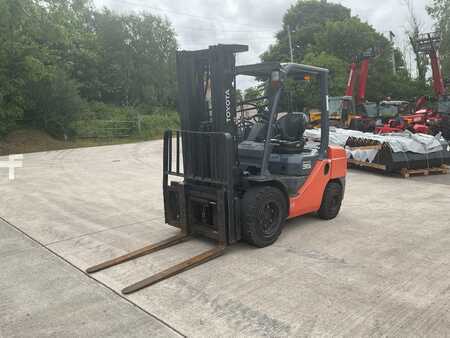 Diesel heftrucks 2016  Toyota 02-8 FDJF 35 (2)