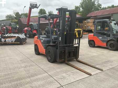 Diesel heftrucks 2016  Toyota 02-8 FDJF 35 (4)