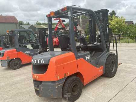 Diesel heftrucks 2016  Toyota 02-8 FDJF 35 (6)