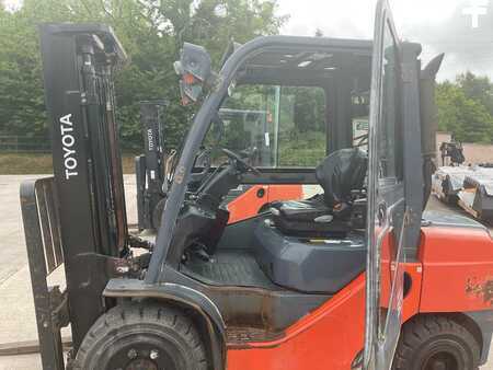 Diesel heftrucks 2013  Toyota 02-8 FDF 30 (8)