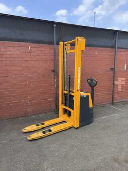 Wózek wysokiego podnoszenia 2014  Jungheinrich EJC 214 (1)