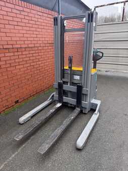 Wózek wysokiego podnoszenia 2017  Jungheinrich EJC B14 (2)