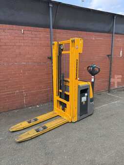 Wózek wysokiego podnoszenia 2015  Jungheinrich EJC 214 (1)