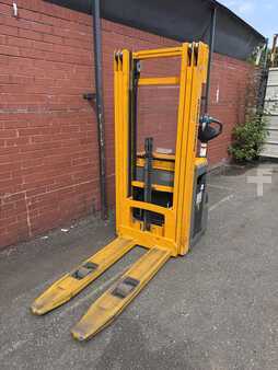 Wózek wysokiego podnoszenia 2015  Jungheinrich EJC 214 (2)