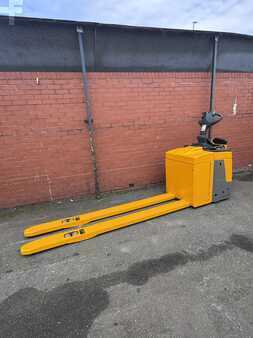 Wózki niskiego podnoszenia 2017  Jungheinrich ERE 225 (1)