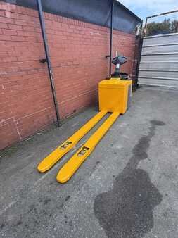 Wózki niskiego podnoszenia 2017  Jungheinrich ERE 225 (2)