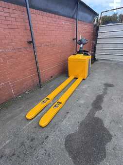 Porta-paletes elétrico 2017  Jungheinrich ERE 225 (2)