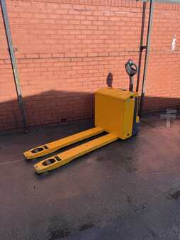 Nízkozdvižný vozík 2013  Jungheinrich EJE 120 (1)