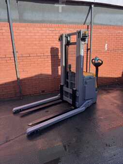 Wózek wysokiego podnoszenia 2017  Jungheinrich EJC B16 (1)