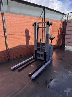 Wózek wysokiego podnoszenia 2017  Jungheinrich EJC B16 (8)