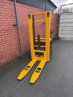 Stapelaars 2014  Jungheinrich EJC 214 (3)