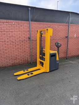 Stapelaars 2014  Jungheinrich EJC 214 (1)