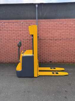 Stapelaars 2014  Jungheinrich EJC 214 (6)