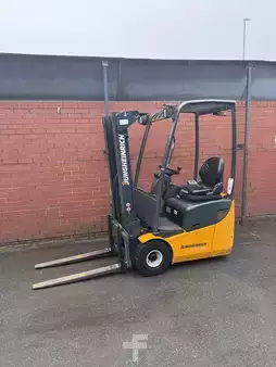 Carrelli elettrici 3 ruote 2014  Jungheinrich EFG 110 (1)