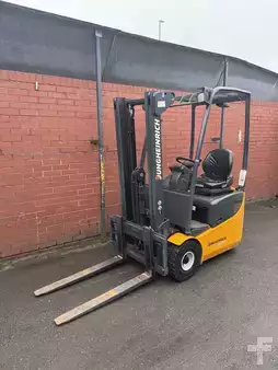 Carrelli elettrici 3 ruote 2014  Jungheinrich EFG 110 (2)