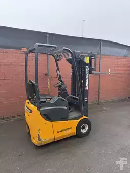 Carrelli elettrici 3 ruote 2014  Jungheinrich EFG 110 (4)