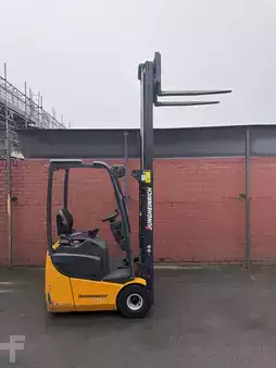 Carrelli elettrici 3 ruote 2014  Jungheinrich EFG 110 (5)