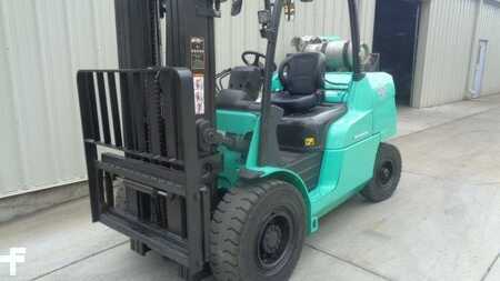 Propane Forklifts 2012  Mitsubishi FGC30CN (1)