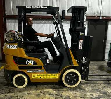 Empilhador a gás 2013  CAT Lift Trucks C5000 (1)