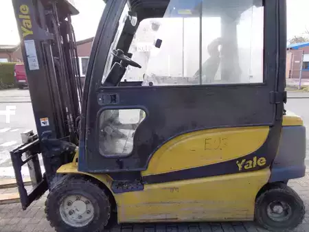 Elektro čtyřkolový VZV 2018  Yale ERP 30 VL (1)