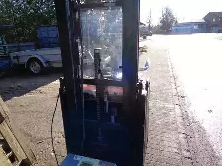 Apilador eléctrico 2019  BT SPE 200 D (6)