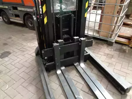 Pallet Stackers 2016  BT SPE 120 XRD (3)
