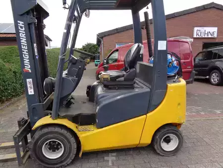 Treibgasstapler 2010  Jungheinrich TFG 316 (1)
