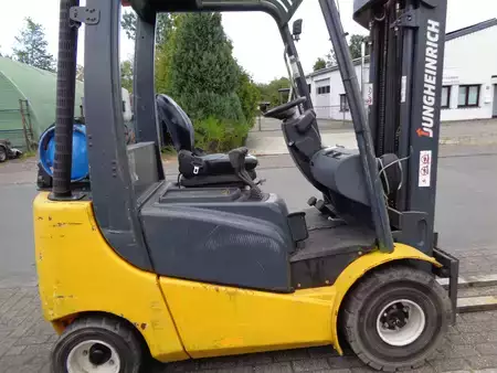 Treibgasstapler 2010  Jungheinrich TFG 316 (3)