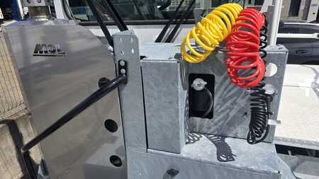 Wózek terminalowy 2025  MOL YM225 (16)