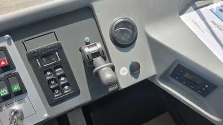 Wózek terminalowy 2025  MOL YM225 (9)